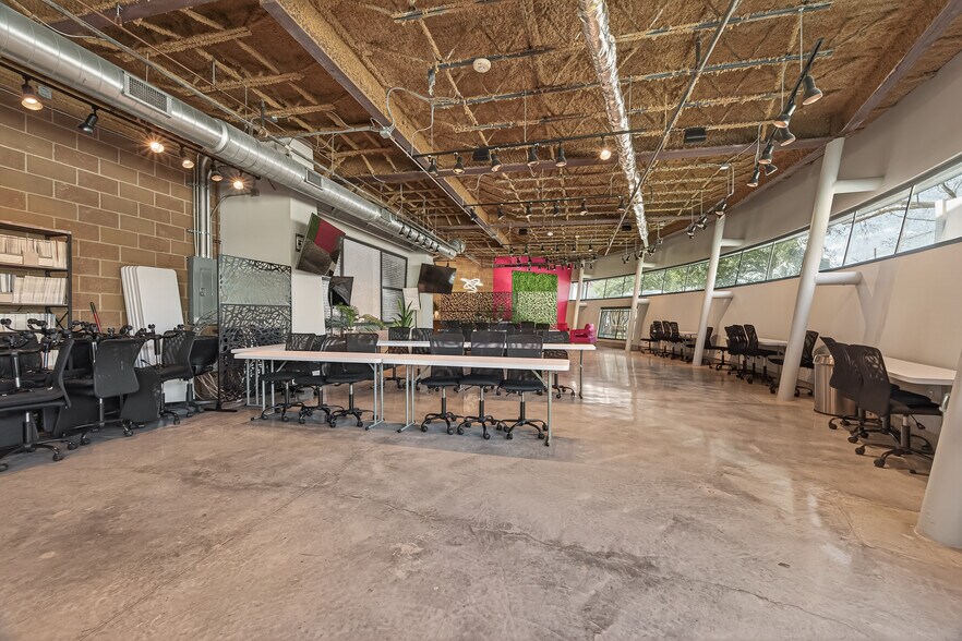 More Photos Of 4817 Main St, Houston Office For Lease