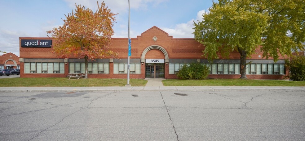 More Photos Of 8545-8579 Ch Dalton, Mt Royal Warehouse For Lease