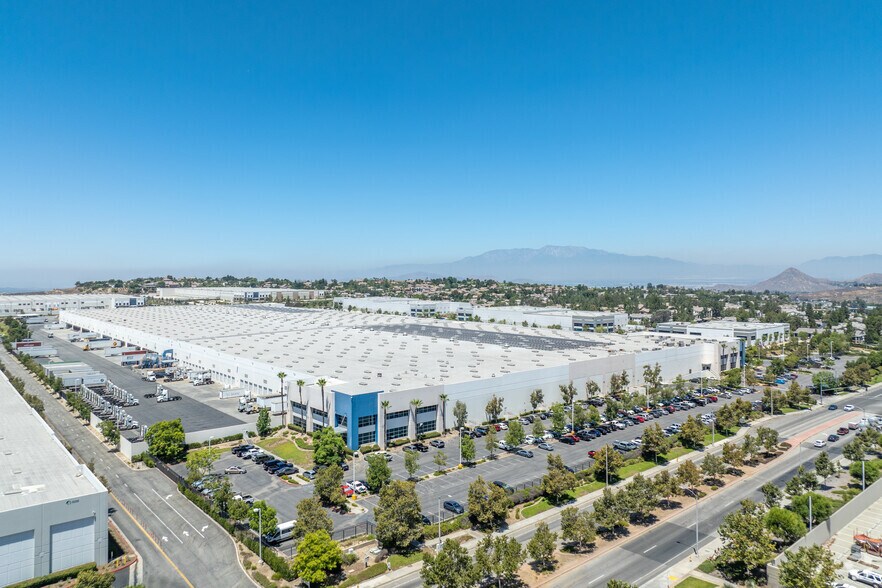 More Photos Of 6125 Sycamore Canyon Blvd, Riverside Warehouse For Lease