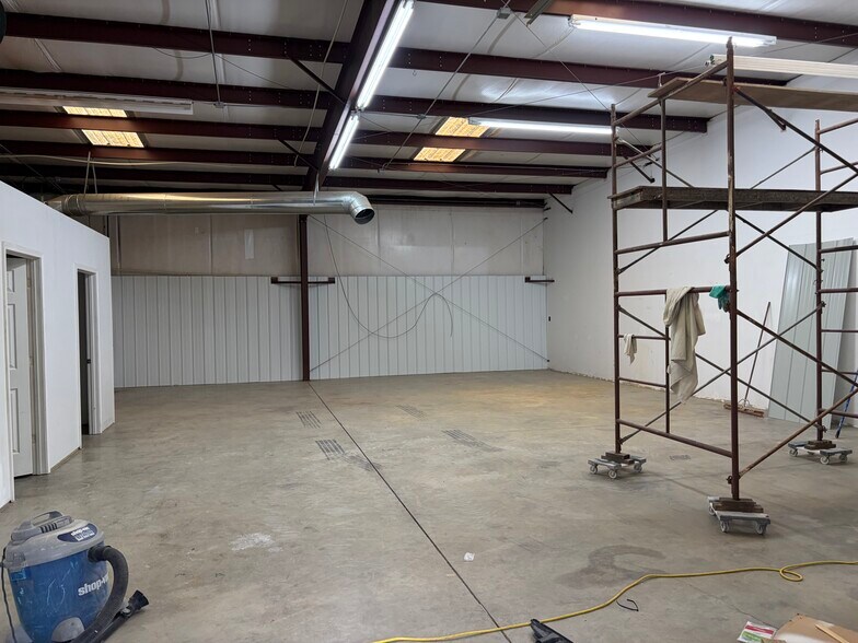 More Photos Of 6513 E Old US 421 Hwy, East Bend Flex For Lease