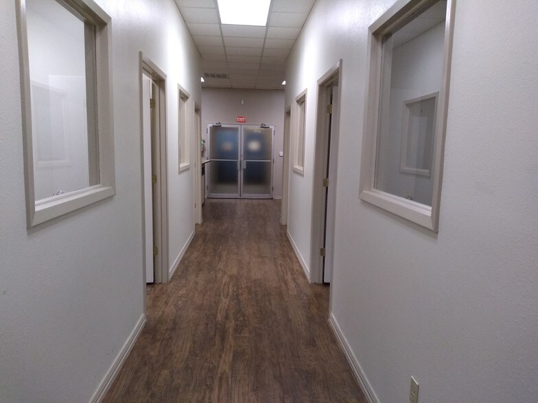 More Photos Of 101 Uhland Rd, San Marcos Research And Development For Lease
