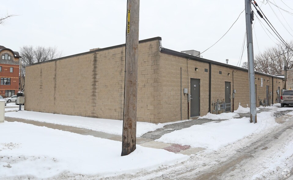 More Photos Of 1015-1023 W Madison St, Oak Park Freestanding For Lease