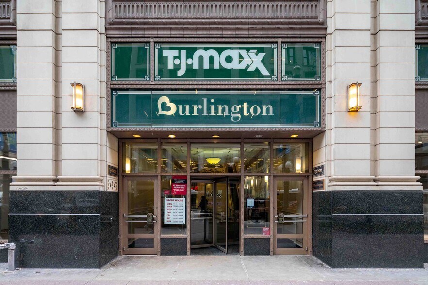 More Photos Of 1 N State St, Chicago Office Residential For Sale