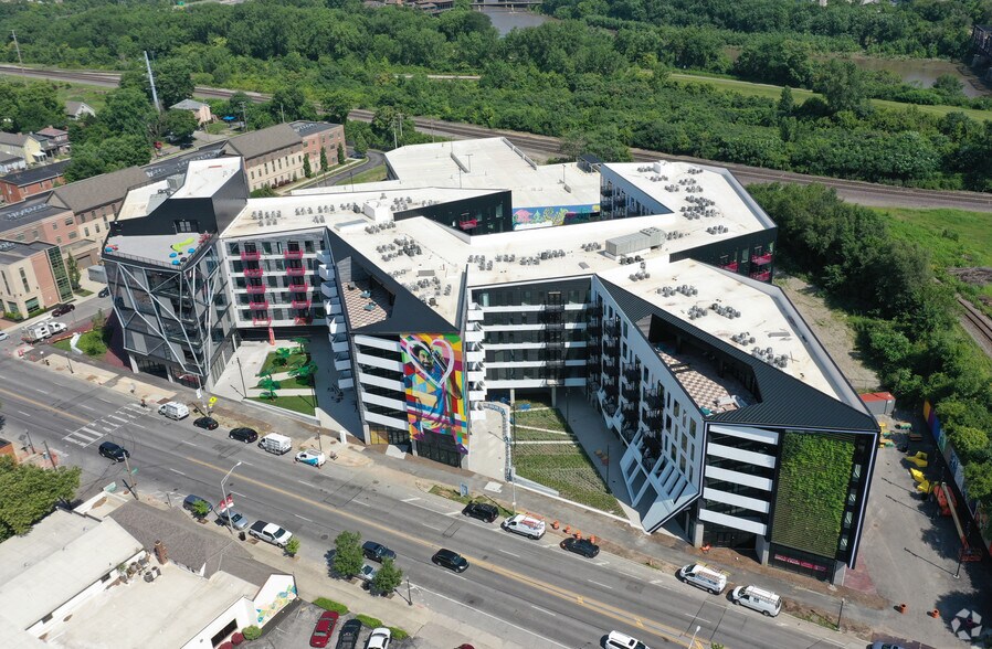 Primary Photo Of 440-500 W Broad St, Columbus Coworking Space