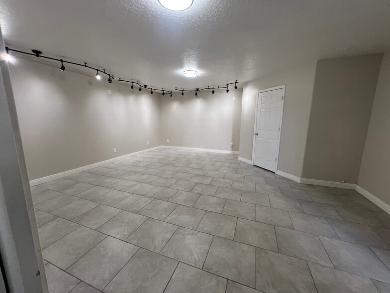 More Photos Of 954 E 100 N, Payson Distribution For Sale