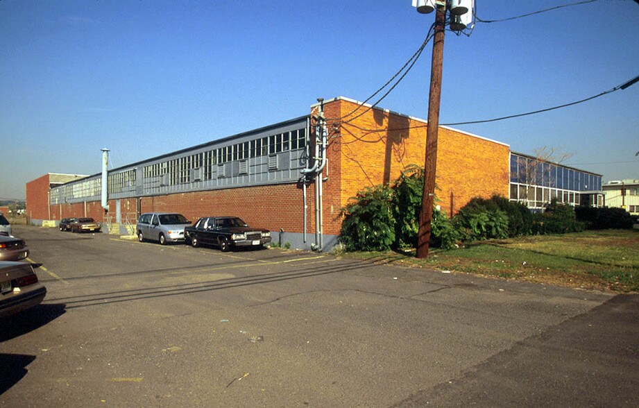 More Photos Of 610 Commercial Ave, Carlstadt Manufacturing For Lease
