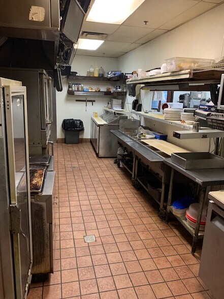 More Photos Of 8834 US Highway 51 N, Millington Restaurant For Lease