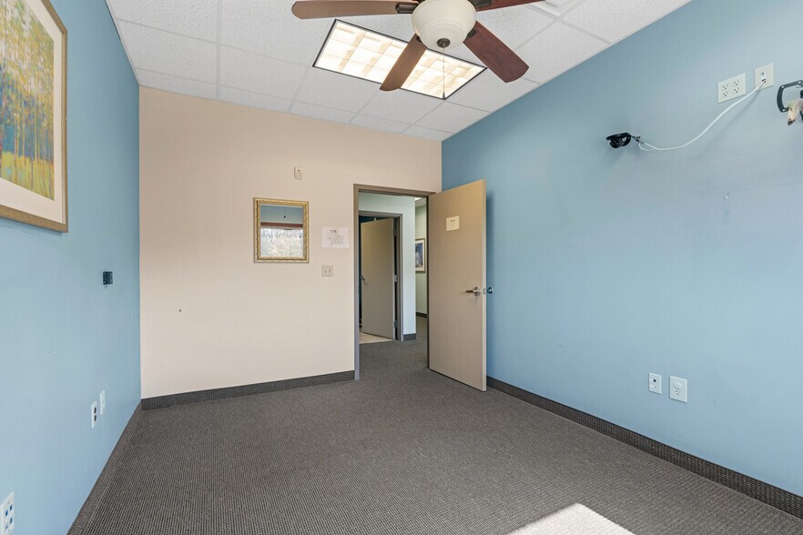 More Photos Of 2640 Pitcairn Rd, Monroeville Medical For Sale