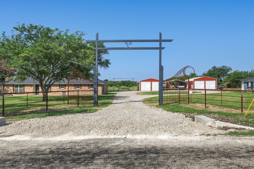 More Photos Of 2632 Howell Dr, Venus Land For Sale