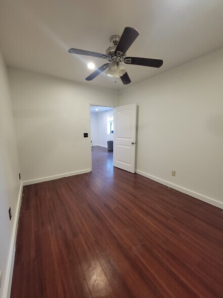 More Photos Of 227 Shady Grove Dr, Nashville Warehouse For Lease