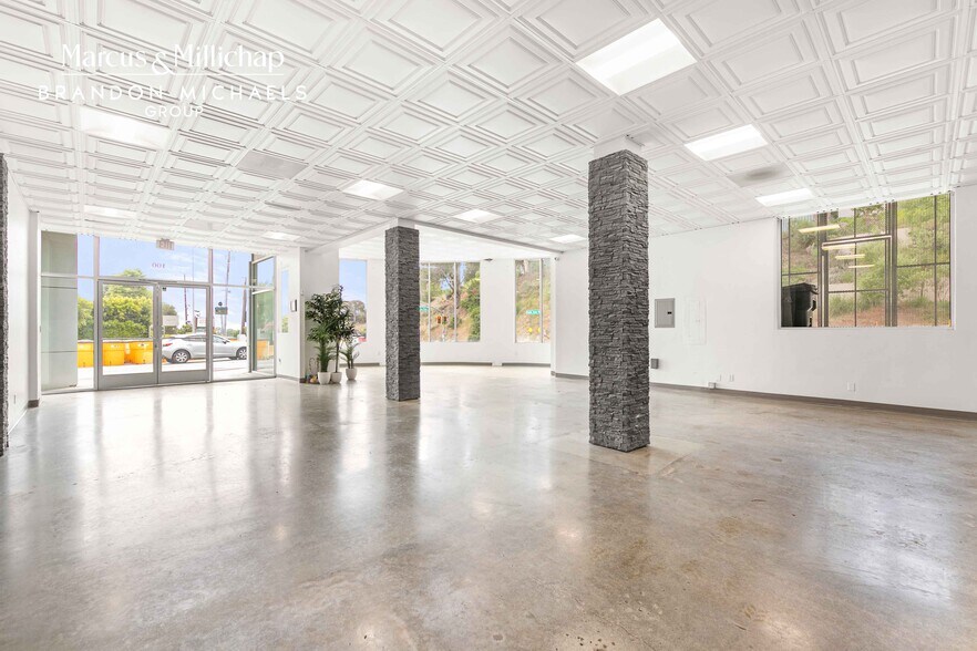 More Photos Of 28955 Pacific Coast Hwy, Malibu Storefront Retail Office For Sale