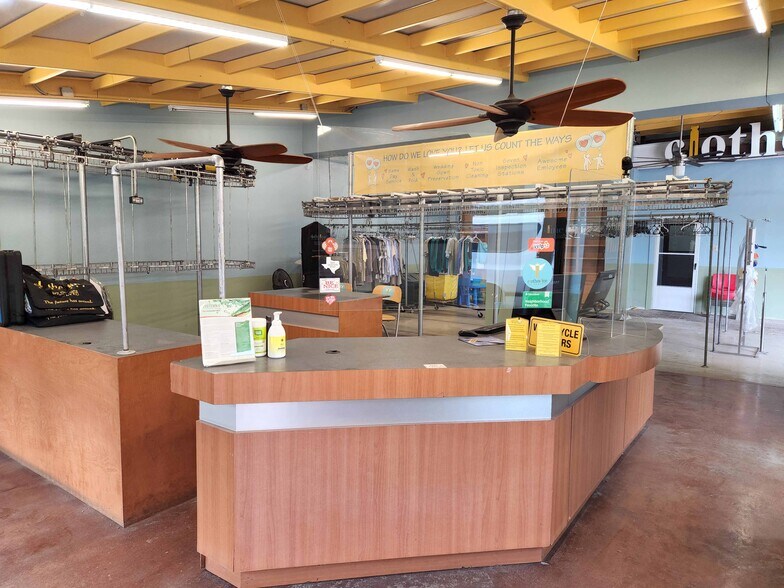 More Photos Of 1006 S Saint Marys St, San Antonio Storefront Retail Office For Sale