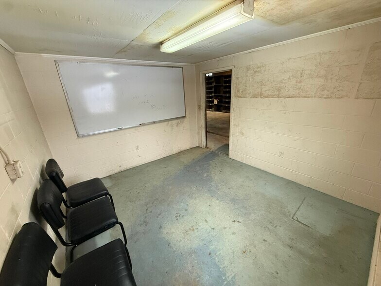 More Photos Of 11990 NE Sate Route 800, Magnolia Industrial For Lease