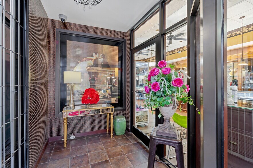 More Photos Of 1624 Union St, Schenectady Freestanding For Lease