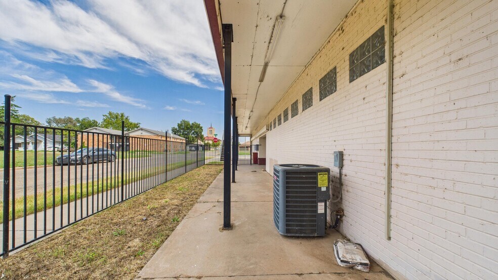 More Photos Of 2123 15th St, Lubbock Apartments For Sale