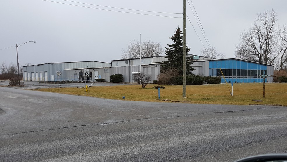 Primary Photo Of 11075 Walden Ave, Alden Distribution For Lease