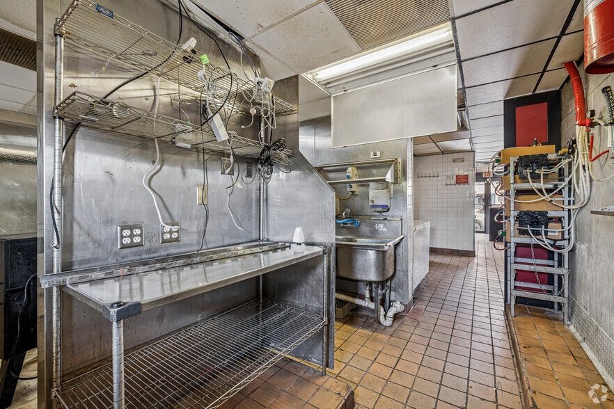 More Photos Of 7260 Manchester Rd, Maplewood Restaurant For Sale