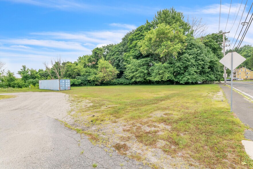 More Photos Of 2019 Bridge St, Three Rivers General Retail For Sale