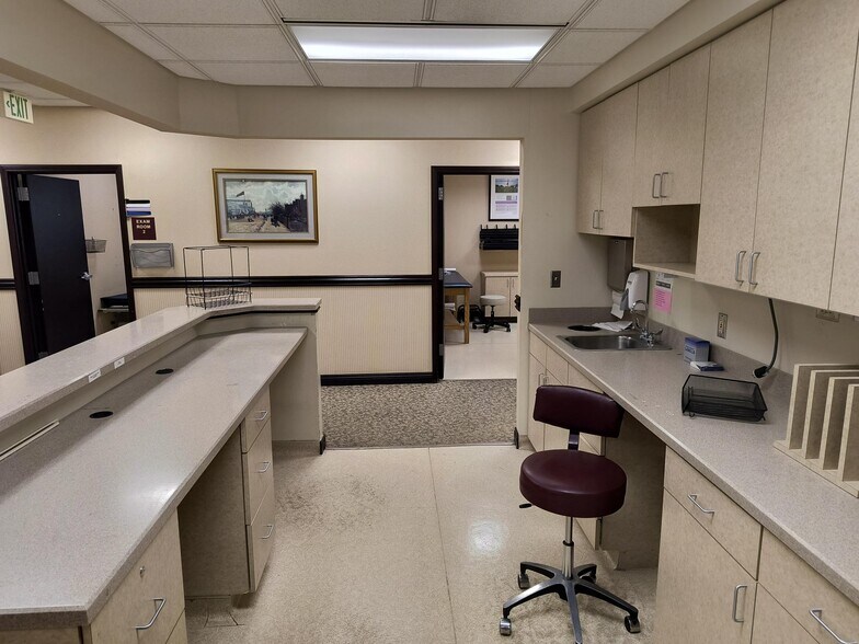 More Photos Of 255 E 90th Dr, Merrillville Medical For Lease