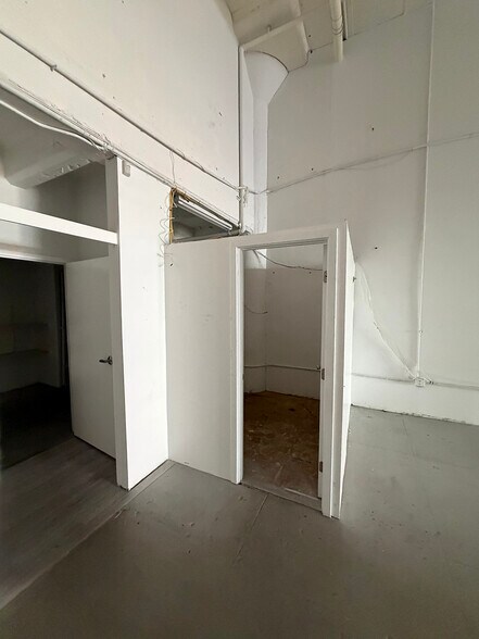 More Photos Of 910 Santee St, Los Angeles General Retail For Lease