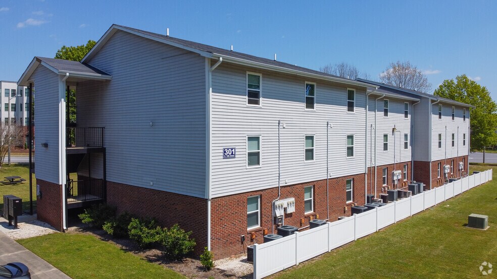 More Photos Of 301 E 12th St, Greenville Apartments For Sale