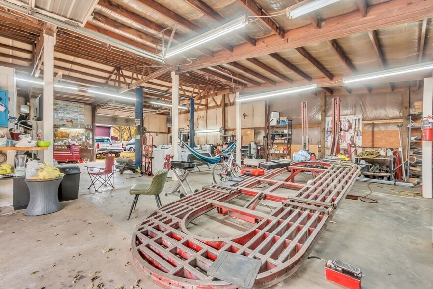 More Photos Of 6522 Polk Ln, Columbia Auto Repair For Sale