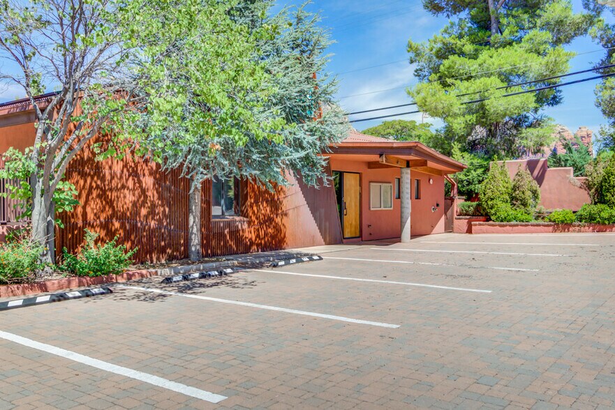 More Photos Of 45 Birch Blvd, Sedona Medical For Lease