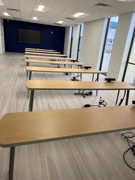 More Photos Of 5405 Diplomat Cir, Orlando Loft Creative Space For Lease