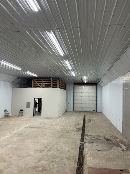 More Photos Of 1475 Navco Dr, Lafayette Service For Lease