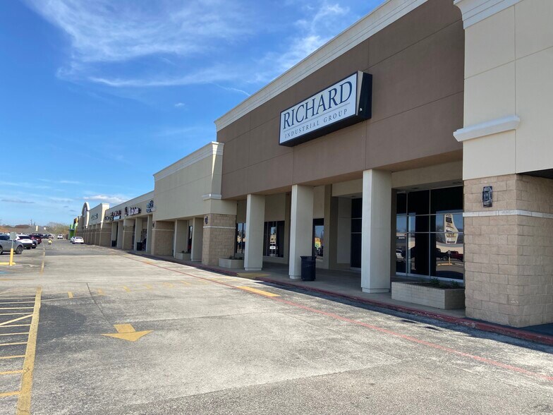 More Photos Of 1001-1039 Nederland Ave, Nederland Unknown For Lease