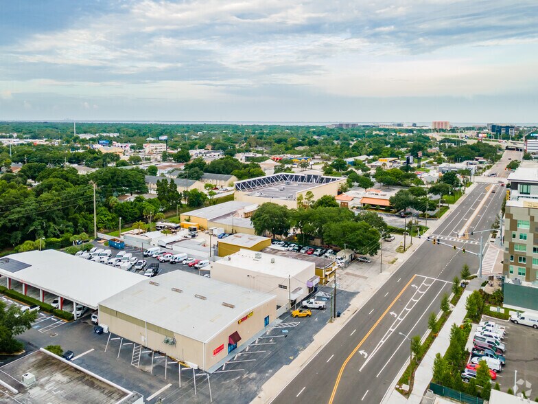 More Photos Of 3640 W Cypress St, Tampa General Retail For Lease