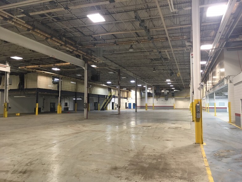 More Photos Of 414 E 40th St, Holland Manufacturing For Lease