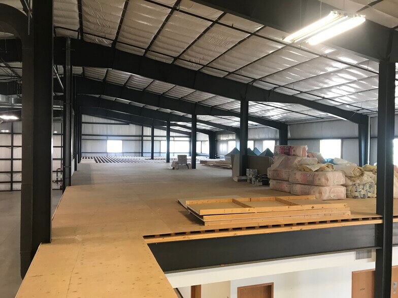 More Photos Of 209 County Road 156, Albany Showroom For Sale