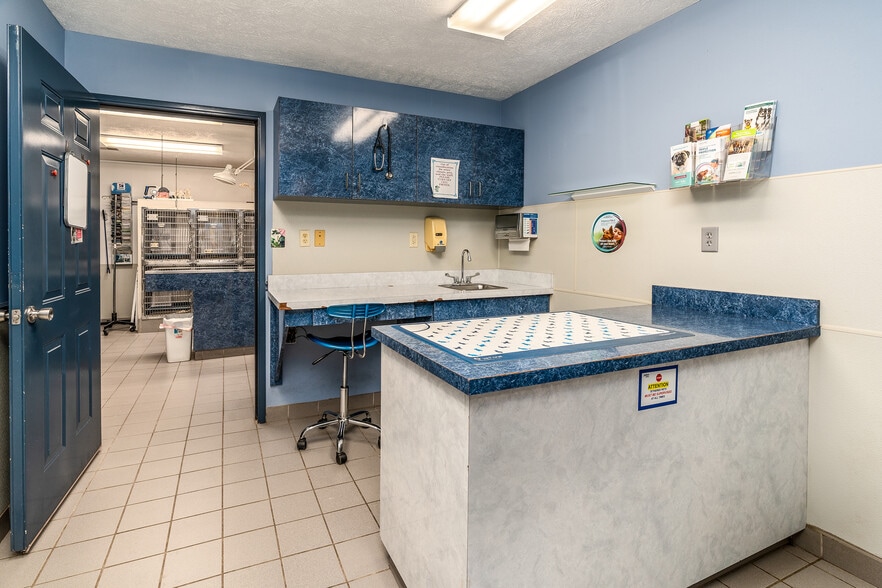 More Photos Of 602 S Court St, Marion Office For Sale