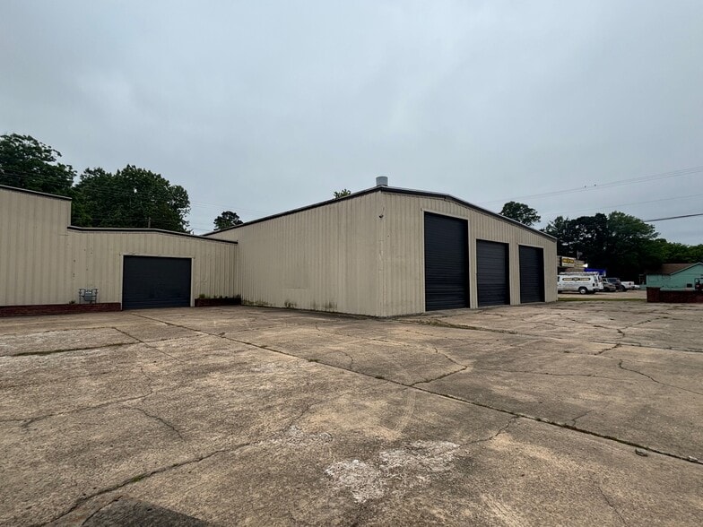 More Photos Of 2306 Texas Blvd, Texarkana Auto Repair For Sale