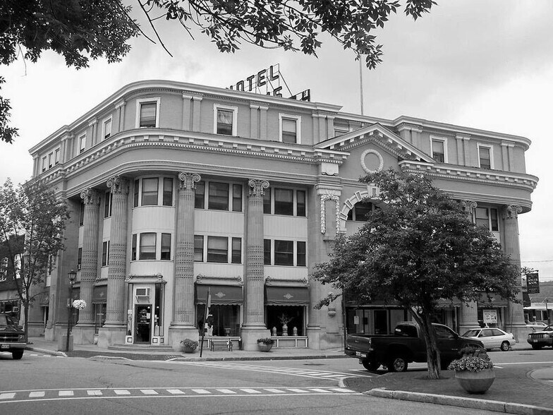 More Photos Of 25 Hartford St, Rumford Apartments For Sale