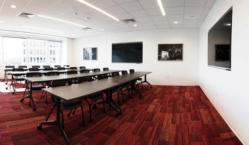 More Photos Of 600 W 6th St, Fort Worth Coworking Space