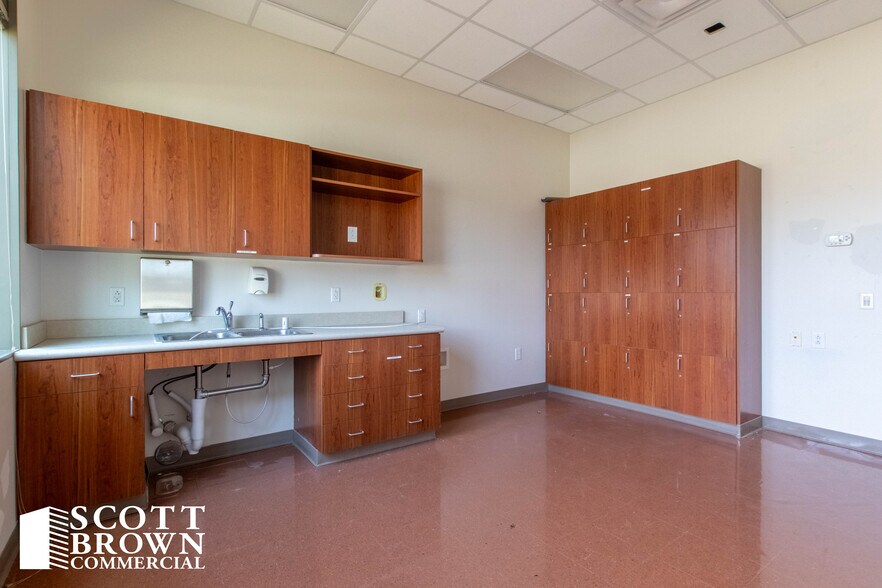 More Photos Of 2700 Village Pky, Highland Village Office For Lease