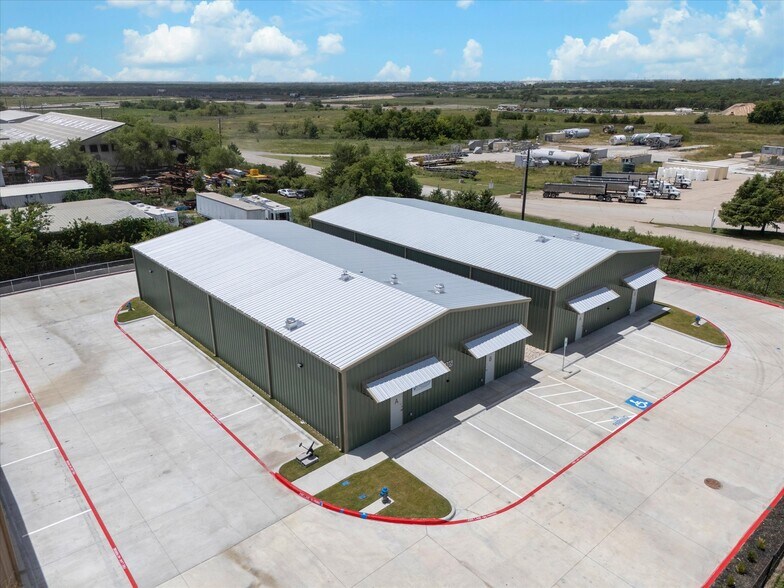 More Photos Of 1305 Industrial Dr, Royse City Warehouse For Lease