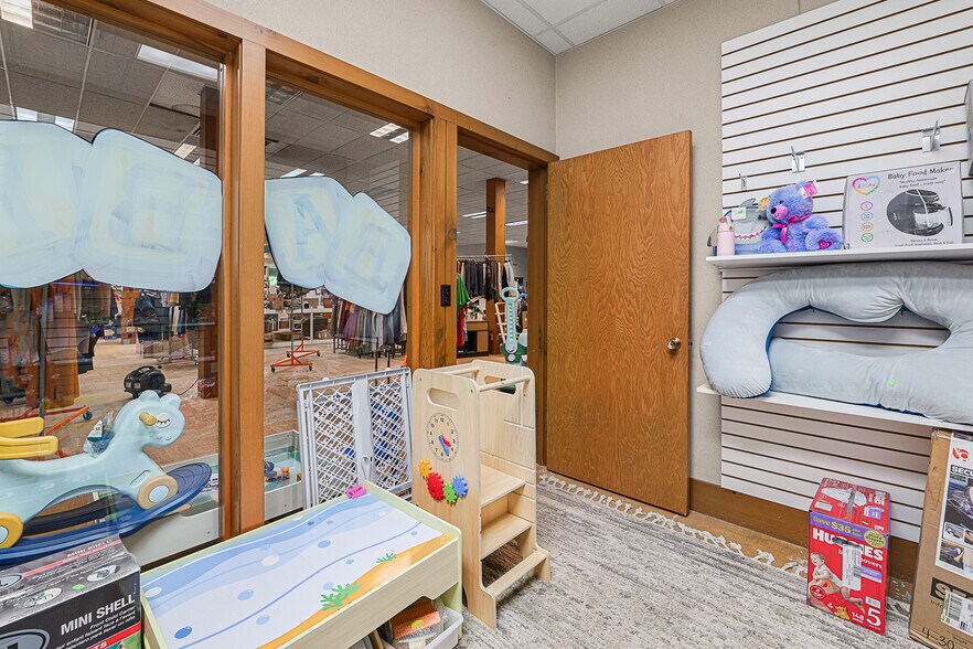 More Photos Of 254 Winnebago Dr, Fond Du Lac Office For Sale