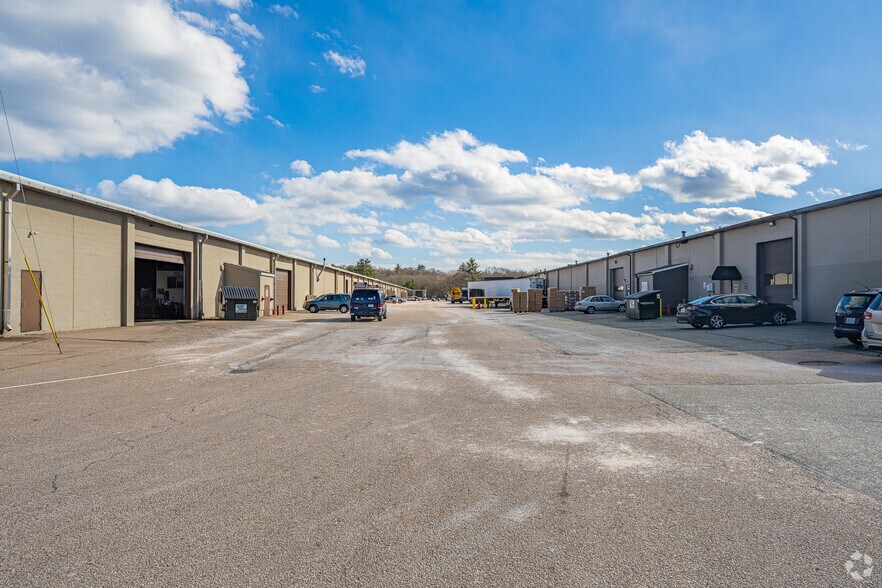 More Photos Of 338 Compass Cir, North Kingstown Warehouse For Lease