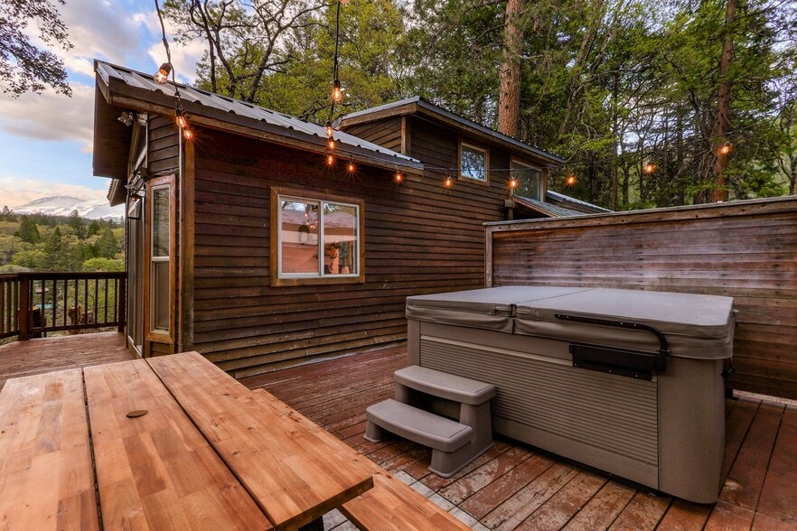 More Photos Of 4727 Dunsmuir Ave, Dunsmuir Hotel For Sale