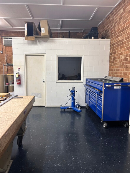 More Photos Of 108 Chicksaw Rd, Gastonia Manufacturing For Sale