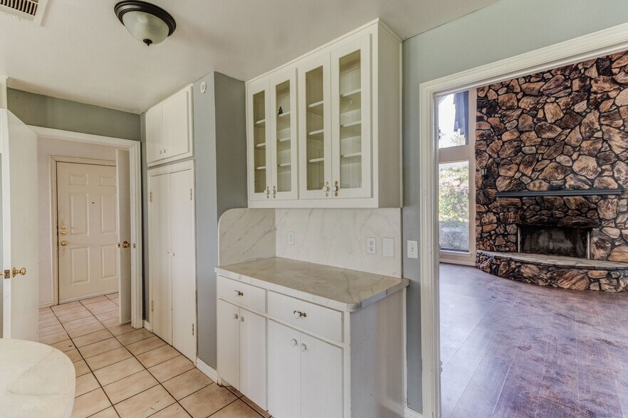 More Photos Of 8409 Chiesa Rd, Rowlett General Retail For Sale