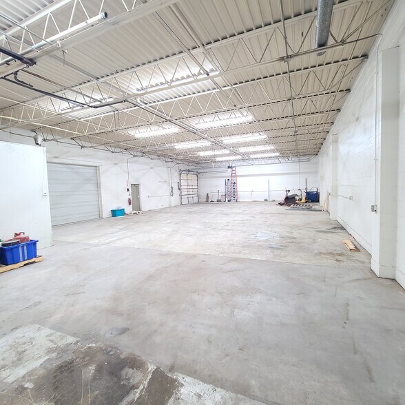 More Photos Of 433 Council Dr, Fort Wayne Flex For Lease