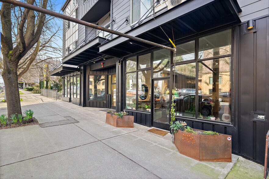 More Photos Of 711 N 35th St, Seattle Apartments For Lease