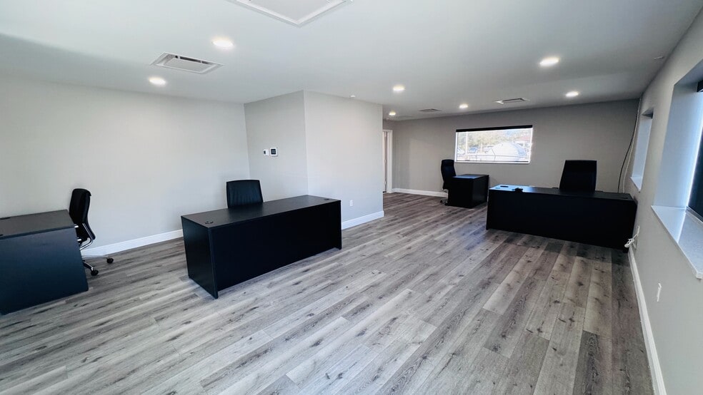 More Photos Of 1012 N Nova Rd, Daytona Beach Industrial For Sale