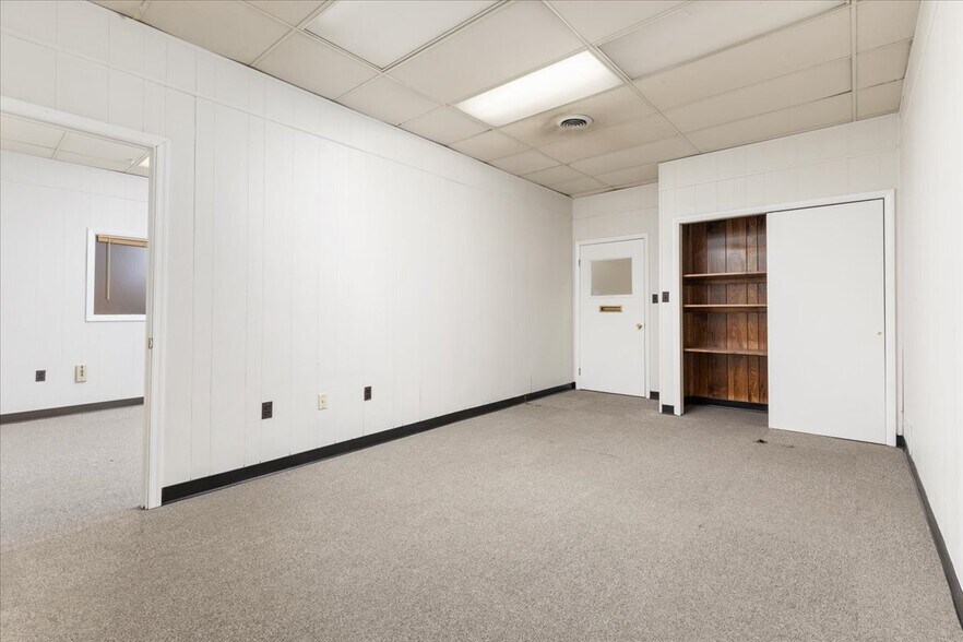 More Photos Of 11 Water St, Front Royal Loft Creative Space For Lease