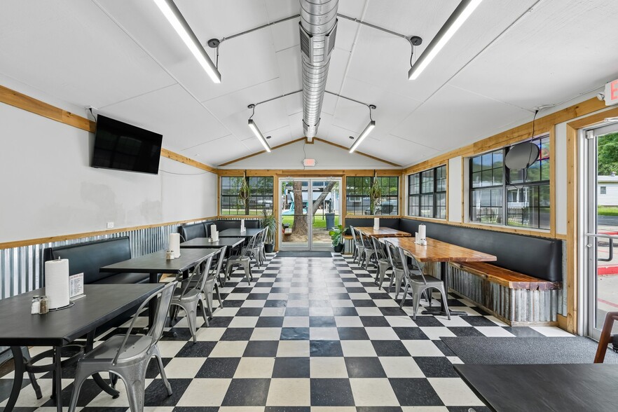 More Photos Of 8848 Soldier Creek Rd, Kingston Hotel For Sale