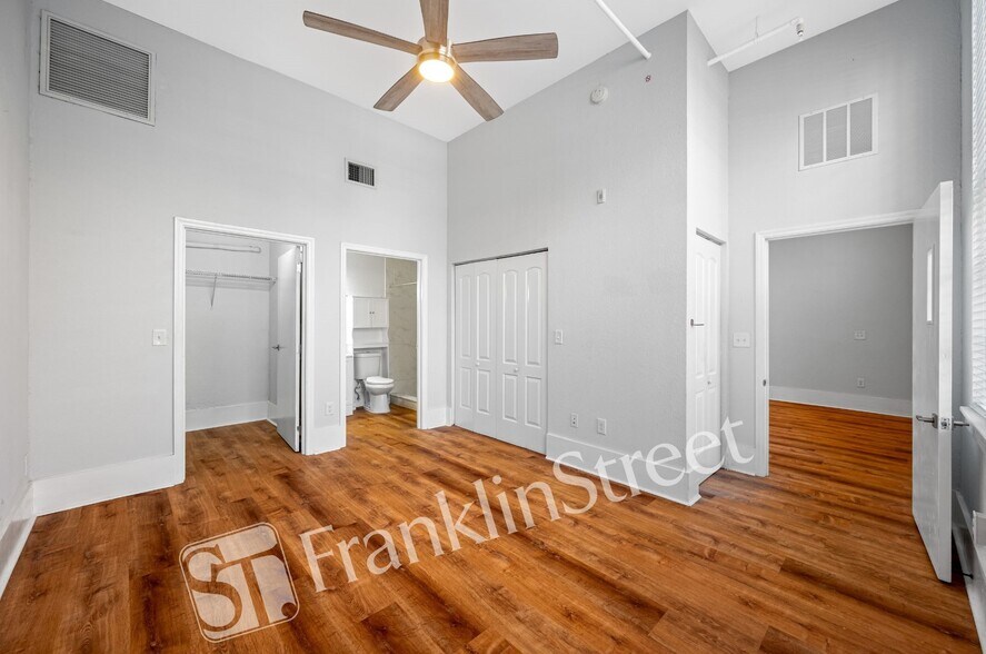 More Photos Of 1090 10th St N, Saint Petersburg Apartments For Sale